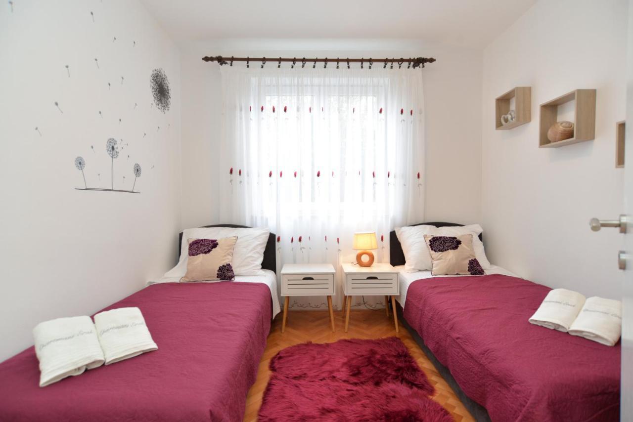 Apartments Violete 742 Pula Extérieur photo